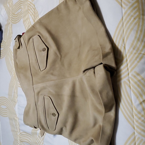 Suede pleated shorts with cuffed  bottom. - Picture 10 of 10